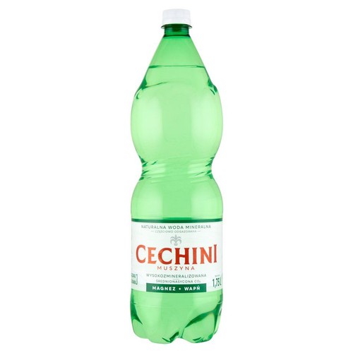 Woda mineralna Cechini Muszyna w zielonej butelce PET z białą zakrętką. Produkt jest wysokozmineralizowany i średnionasycony dwutlenkiem węgla. Zawiera magnez i wapń. Całkowita pojemność to 1,75 litra.