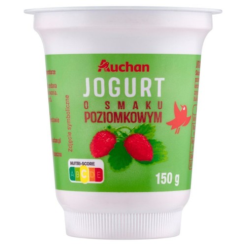Biały kubek jogurtu Auchan, smak poziomkowy, 150 g. Na zielonej etykiecie grafika truskawek i ptaka.