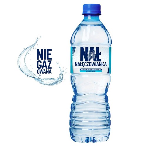 Przezroczysta, plastikowa butelka wody mineralnej Nałęczowianka niegazowana. Ma niebieską zakrętkę i etykietę z nazwą marki oraz informacją "Naturalna woda mineralna niegazowana". Butelka ma karbowaną dolną część.