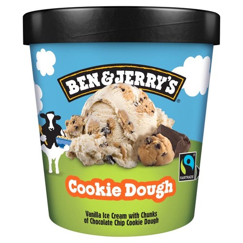 Kubek lodów Ben & Jerry's Cookie Dough. Grafika przedstawia lody waniliowe z kawałkami ciasta czekoladowego.