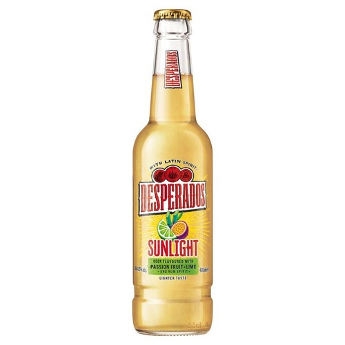 Produkt: piwo Desperados Sunlight w szklanej butelce z metalową zakrętką. Pojemność 400ml, 4.5% alkoholu. Smak marakui, limonki i rumu. Etykieta z napisem "Z latynoskim duchem".