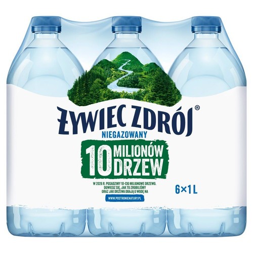 Zgrzewka sześciu plastikowych butelek wody niegazowanej Żywiec Zdrój, każda o pojemności 1 litra. Na etykiecie widnieje logo marki, grafika zielonych gór z rzeką oraz informacja o akcji "10 Milionów Drzew".