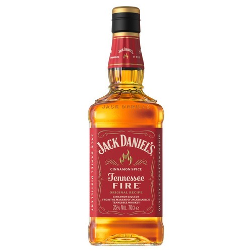 Butelka Jack Daniel's Tennessee Fire Cinnamon Spice. To likier cynamonowy od Jack Daniel's, o pojemności 700 ml i zawartości alkoholu 35% obj. Etykieta jest czerwona z białym napisem i złotym logo płomienia.