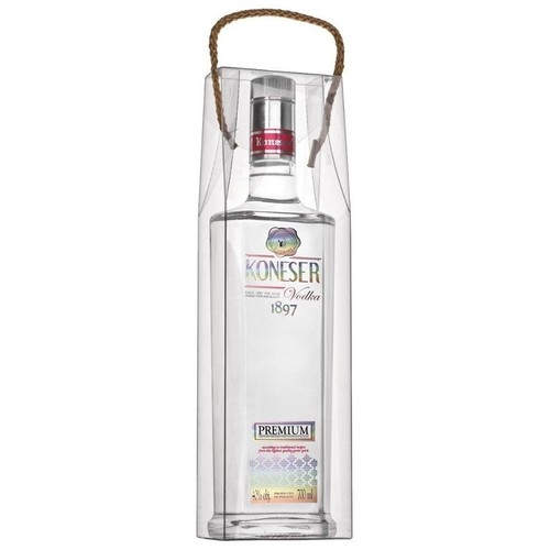 Produkt: wódka Koneser 1897 Premium w szklanej butelce o pojemności 700 ml. Na etykiecie widnieje kolorowy symbol i napis "PREMIUM". Butelka znajduje się w eleganckim, przezroczystym opakowaniu z tworzywa sztucznego, wyposażonym w uchwyt.