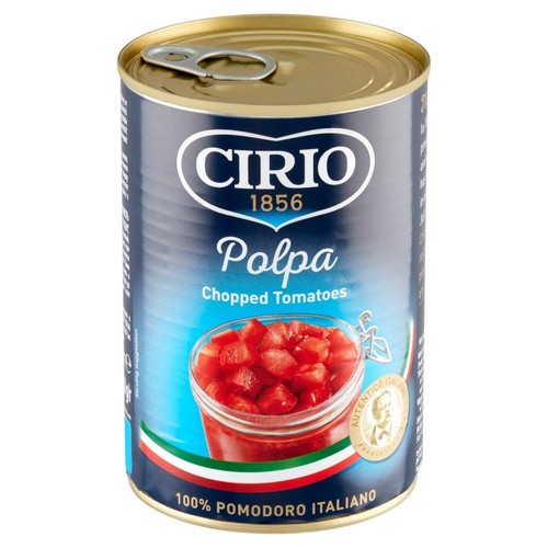 Puszka krojonych pomidorów Cirio Polpa. Na etykiecie nazwa marki i grafika słoika z pomidorami. 100% włoskich pomidorów.