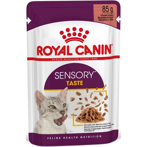 Biało-fioletowa saszetka karmy Royal Canin Sensory Taste dla kota, 85 g. Na opakowaniu wizerunek kota i kawałków karmy w sosie.