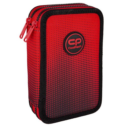 Czerwony piórnik CoolPack z dwoma komorami, widocznymi dzięki dwóm czerwonym zamkom. Posiada czarny gradient kropek na czerwonym tle i czarne obszycia. Na froncie okrągłe logo CoolPack.