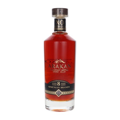 Butelka ormiańskiej brandy ARAKAN, leżakowanej 8 lat. Etykieta z napisem "Armenian Brandy" i "Aged 8 Years".