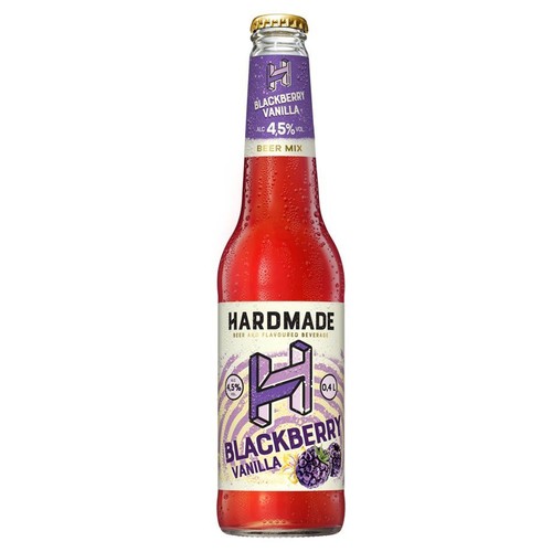 Produkt Hardmade Beer Mix o smaku jeżyny i wanilii w butelce 400 ml. Napój o zawartości 4,5% alkoholu. Etykieta w odcieniach fioletu i bieli z napisem "Blackberry Vanilla" i ilustracjami jeżyn. Butelka z metalową zakrętką.