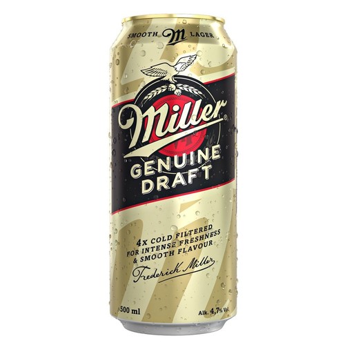 Puszka piwa Miller Genuine Draft, 500 ml, 4,7% alkoholu. Etykieta jest złoto-czarna z białymi napisami i grafiką orła. Widoczne są krople wody na powierzchni puszki. Produkt jest opisany jako "Smooth M Lager" i "4x filtrowany na zimno".