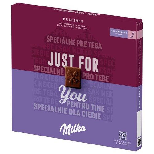 Opakowanie pralin Milka "Just For You" z hasłem "A la dessert au chocolat". Na pudełku grafika czekoladki z kokardką. Czekolada mleczna zawiera 45% kakao. Opakowanie informuje o możliwości napisania wiadomości w środku i zeskanowania kodu QR.