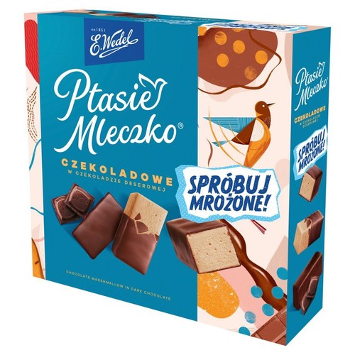 Kartonowe opakowanie E.Wedel Ptasie Mleczko Czekoladowe. Na niebieskim tle widnieje nazwa produktu i grafika przedstawiająca czekoladową piankę w deserowej czekoladzie. Zachęta "Spróbuj mrożone!" jest wyraźnie widoczna.