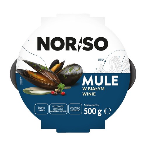 Produkt Norso Mule w białym winie, 500g. Na opakowaniu grafika świeżych małży z pietruszką i pieprzem. To gotowe danie, będące źródłem białka, bez dodatku substancji konserwujących. Wystarczy tylko podgrzać.