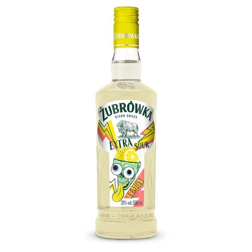 Butelka Żubrówki Bison Grass Extra Sour Lemon, 500 ml, 20% obj. alkoholu. Na etykiecie znajduje się wizerunek żubra, duży napis "Extra Sour" oraz komiksowa grafika czaszki z cytryną na głowie i wystającym językiem, symbolizująca kwaśny smak.