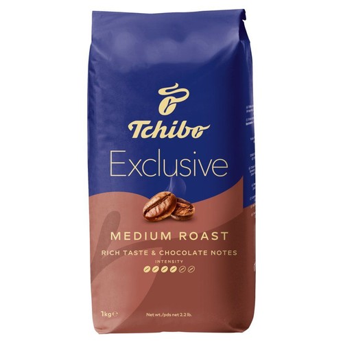 Opakowanie kawy Tchibo Exclusive, średnio palonej, 1 kg. Na opakowaniu grafika z ziarnami kawy.
