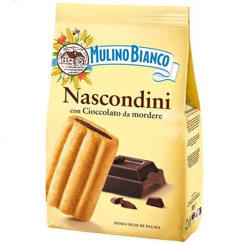 Żółte opakowanie ciastek Mulino Bianco Nascondini z czekoladą do gryzienia. Na etykiecie widoczny jeden herbatnik z ciemnym nadzieniem czekoladowym oraz kawałki czekolady. Produkt bez oleju palmowego. Waga 330 gramów.