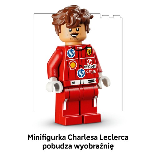 Minifigurka LEGO Charlesa Leclerca, kierowcy Formuły 1, w czerwonym kombinezonie wyścigowym. Na stroju widoczne są liczne logo sponsorów, w tym IBM, HP, Shell, UniCredit, CEVA oraz logo Ferrari i numer 16. Ma brązowe, falowane włosy i delikatny zarost.