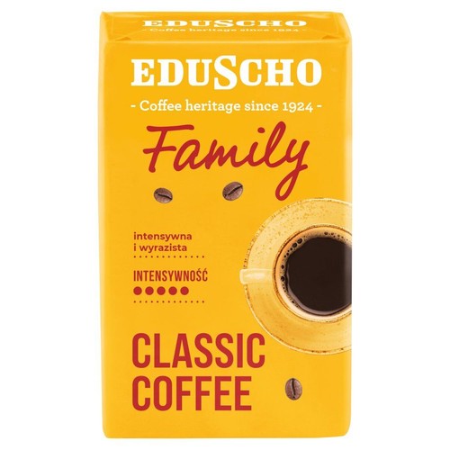 Żółte, prostokątne opakowanie kawy EDUSCHO Family Classic Coffee. Na froncie grafika dwóch ziaren kawy i filiżanki z czarną kawą. Opis "intensywna i wyrazista" oraz wskaźnik intensywności 5/5. Dziedzictwo kawy od 1924.