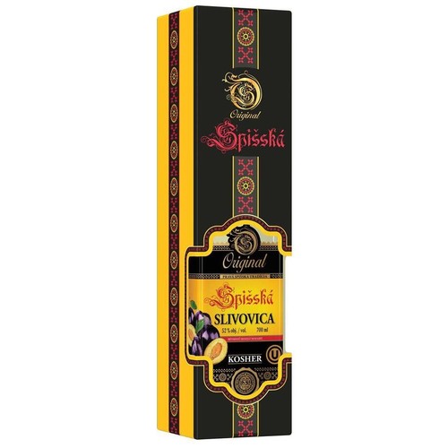 Produkt Original Spišská Slivovica w czarno-złotym opakowaniu o pojemności 700 ml i zawartości alkoholu 52% obj. Pudełko ma ozdobne, złote paski i wzory. Centralna etykieta przedstawia nazwę, śliwki i certyfikat koszerności.