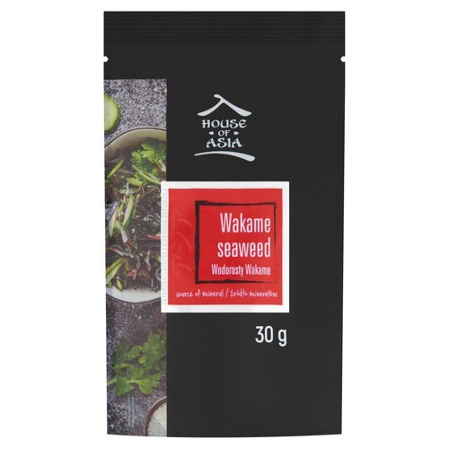 Czarne opakowanie House of Asia Wodorosty Wakame, 30 g. Na czerwonej etykiecie biały napis "Wakame seaweed Wodorosty Wakame". Z boku grafika miski z przygotowanymi wodorostami. Produkt jest źródłem minerałów.