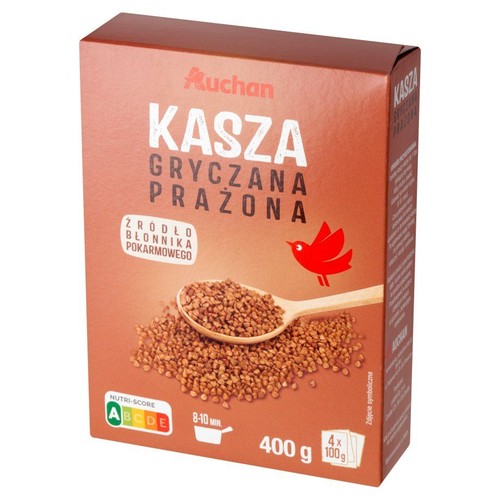 Auchan Kasza Gryczana Prażona, 400g. Brązowe opakowanie z grafiką kaszy na łyżce. Źródło błonnika pokarmowego.