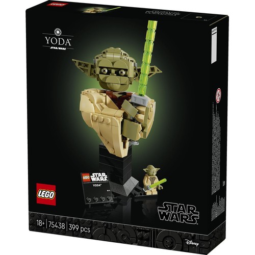 Czarne pudełko LEGO Star Wars Yoda 75438 dla dorosłych 18+. Na opakowaniu duży model Yody z klocków, trzymający zielony miecz świetlny. Obok niego mała minifigurka Yody. Zestaw zawiera 399 elementów.