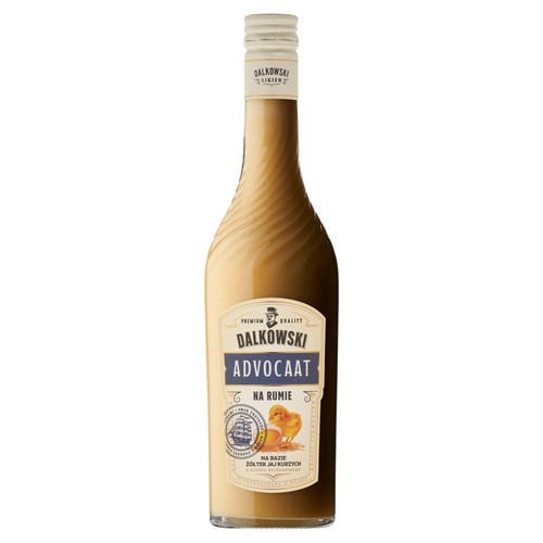 Butelka likieru Dalkowski Advocaat, z kremowym płynem w środku. Etykieta zawiera napis "Premium Quality", "Dalkowski Advocaat na rumie" oraz grafikę statku i kurczaka. Produkt na bazie żółtek jaj kurzych.